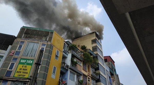 Hà Nội: Cháy nhà cao tầng trên phố Hào Nam