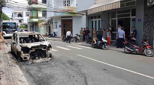 Khánh Hòa: Ô tô 7 chỗ của một doanh nghiệp bị đốt cháy giữa đêm