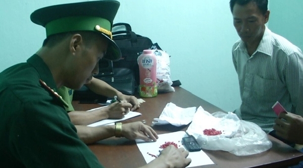 Quảng Bình: Bắt đối tượng vận chuyển 431 viên ma túy từ Lào về Việt Nam