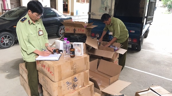 Lực lượng QLTT Lạng Sơn bắt quả tang lô mỹ phẩm nhập lậu vào Việt Nam