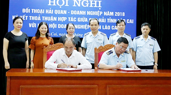 Lào Cai đối thoại với hơn 200 doanh nghiệp xuất nhập khẩu