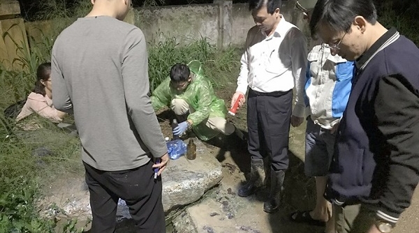 Hà Nội: Bắt quả tang một công ty xả nước rỉ rác ra hồ Xuân Khanh