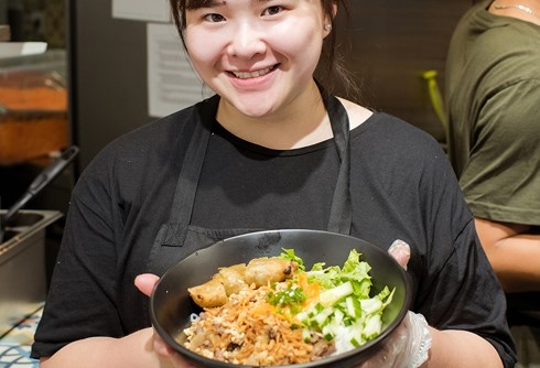 Cô gái trẻ đam mê quảng bá ẩm thực Việt tại “kinh đô ánh sáng“