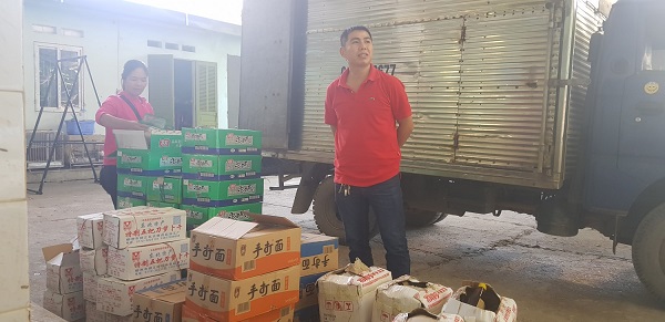 Lạng Sơn: Phát hiện bắt giữ một xe ô tô vận chuyển thực phẩm nhập lậu