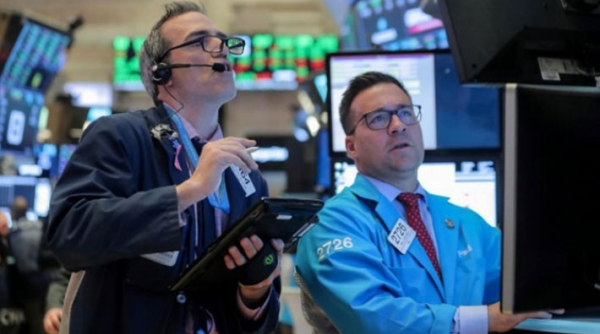 S&P tăng điểm nhờ cổ phiếu tài chính, năng lượng