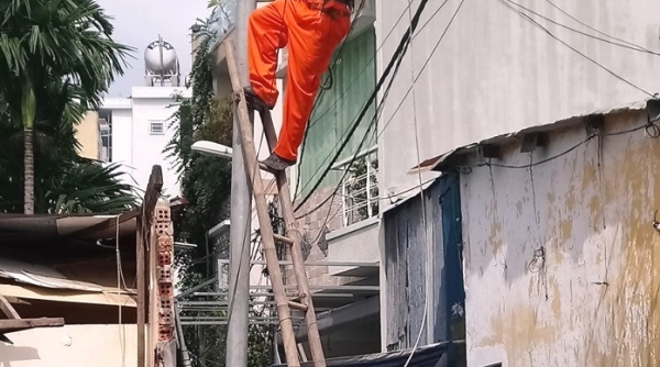 Điện lực Đà Nẵng: Hỗ trợ sửa chữa, lắp đặt mới hệ thống điện cho 25 hộ nghèo