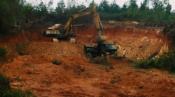 Xã Thường Nga (Can Lộc, Hà Tĩnh): Khai thác đất trái phép rầm rộ và ngang nhiên