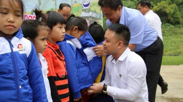 Nghệ An: Hơn 1.000 áo ấm đến với học sinh miền núi