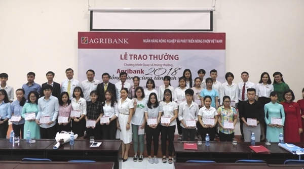 Đà Nẵng: 28 tân sinh viên sư phạm được Agribank trao tặng học bổng