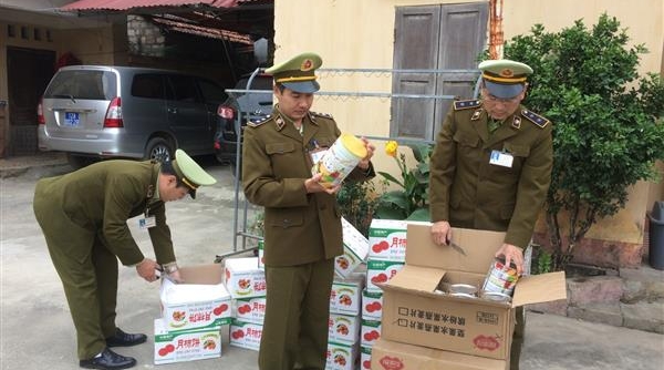 Lạng Sơn: Thu giữ 150 kg hồng sấy khô nhập lậu