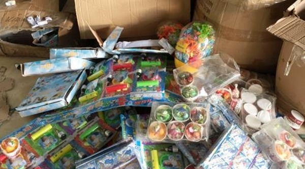 Bắt giữ vụ vận chuyển lô đồ chơi trẻ em được nhập lậu vào Việt Nam