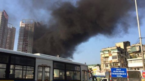 Hà Nội: Cháy lớn tại chung cư Imperial Plaza 360 Giải Phóng
