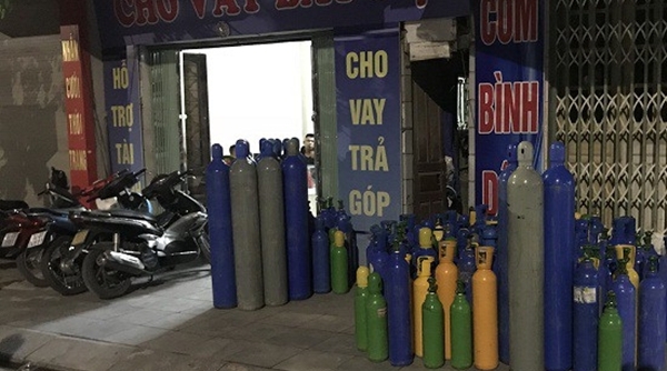 Quảng Ninh: Phát hiện hàng trăm bình chứa khí cười N20 tại cửa hàng cầm đồ