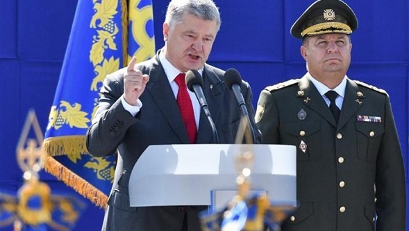 Tổng thống Ukranie Poroshenko đề xuất ban bố tình trạng chiến tranh