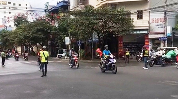 Nam Định: Truy tìm nhóm phượt thủ tự ý ngăn đường, phóng xe vượt đèn đỏ
