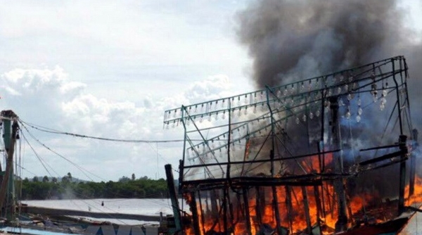 Quảng Nam: Tàu cá bất ngờ bốc cháy, thiệt hại gần 10 tỷ đồng