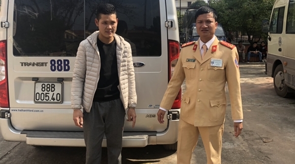 Bắc Giang: Phát hiện 4 kg pháo nổ trên xe khách