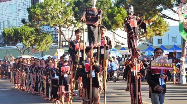 Lễ hội đường phố rực rỡ sắc màu văn hóa tại “Festival văn hóa cồng chiêng Tây Nguyên 2018”