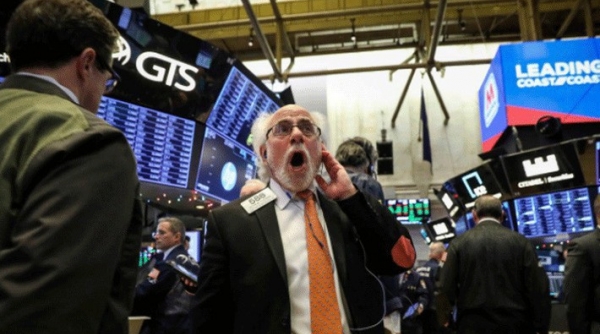 Chứng khoán Mỹ giảm mạnh, Dow Jones ‘bay’ gần 800 điểm