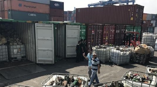20 container hàng nhập khẩu chứa rác thải công nghiệp tại cảng Cát Lái
