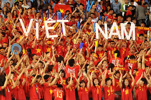 Việt Nam & Philippines: Người hâm mộ háo hức chuẩn bị ‘đồ nghề’ cổ vũ cho ĐT