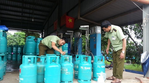 Thái Bình: Thu giữ 242 bình LPG không có màng co niêm phong của nhà sản xuất