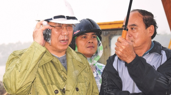 Đà Nẵng: Chủ tịch TP. Huỳnh Đức Thơ lội nước kiểm tra thực tế các điểm ngập úng