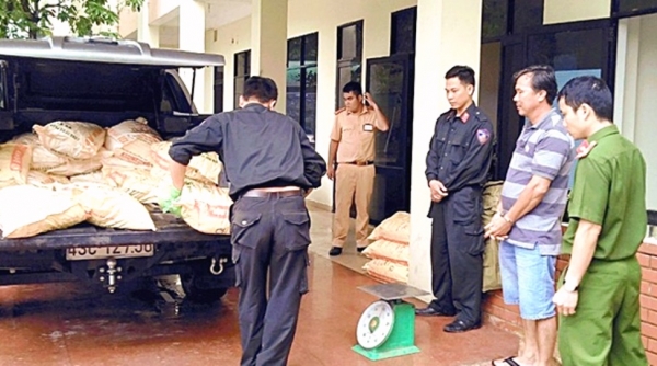 Quảng Nam: Bắt xe vi phạm giao thông chở 625 kg xyanua