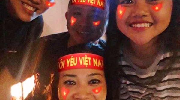 Đà Nẵng: Người dân quên đi trận mưa lịch sử, đi cổ vũ đội tuyển Việt Nam