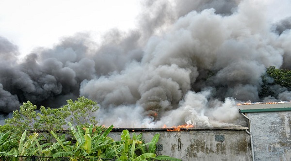 Cháy lớn cạnh trụ sở Liên đoàn bóng đá Việt Nam