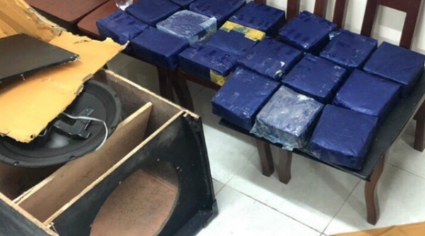 Quảng Trị: Bắt giữ hai đối tượng giấu 19kg ma túy trong thùng loa cũ