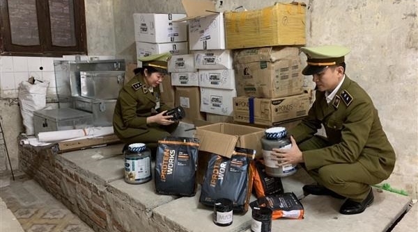 Lực lượng QLTT Nghệ An: Tạm giữ 138 hộp, gói thực phẩm bổ sung không rõ nguồn gốc
