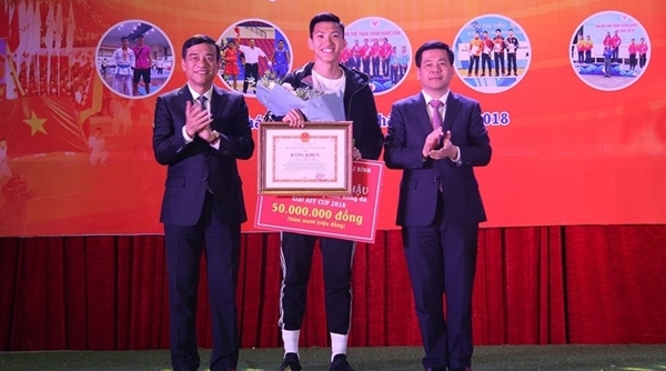 Thái Bình: Trao Bằng khen và tặng 50 triệu đồng cho cầu thủ Đoàn Văn Hậu