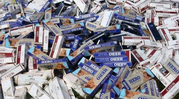 Bắt giữ 1.400 bao thuốc lá nhập lậu trên xe ô tô khách