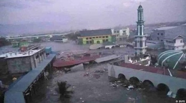 Indonesia: 20 người thiệt mạng, hàng trăm người bị thương vì sóng thần