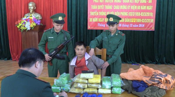 Nghệ An: Bắt đối tượng người Lào “tuồn” 50.000 viên ma túy vào Việt Nam