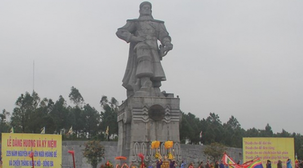 Huế: Dâng hương kỷ niệm 230 năm Nguyễn Huệ lên ngôi Hoàng đế