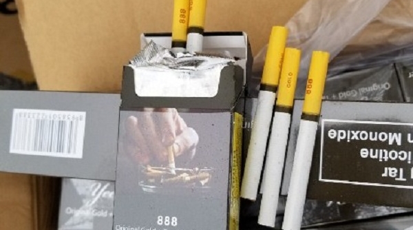 Hải Phòng: Lực lượng chức năng phát hiện container chứa gần 10.000 cây thuốc lá NK dấu hiệu giả mạo
