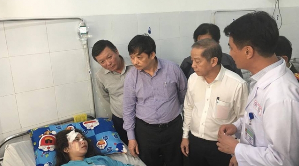 Vụ xe khách rơi tại đèo Hải Vân: Lãnh đạo 2 địa phương đã đến thăm hỏi các nạn nhân tại bệnh viện