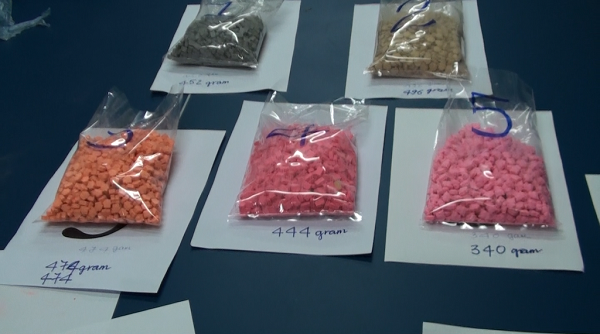 Phát hiện 2,2 kg ma túy ngụy trang tinh vi trong máy hát đĩa gửi từ Pháp về Việt Nam