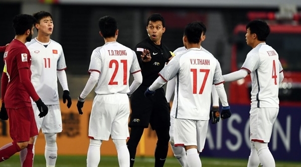 Trọng tài ‘khắc tinh’ của Việt Nam tại U23 châu Á cầm còi trận gặp Iran