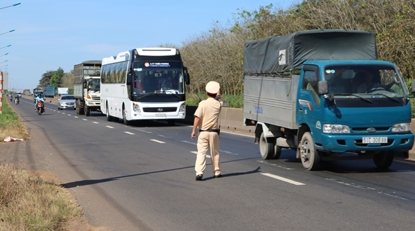 Bộ Công an: Tổng kiểm soát xe tải, xe khách đảm bảo ATGT Tết Kỷ Hợi