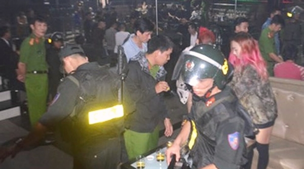 Quảng Ngãi: Đột kích vũ trường Oasis, phát hiện hơn 20 thanh niên “phê” ma túy