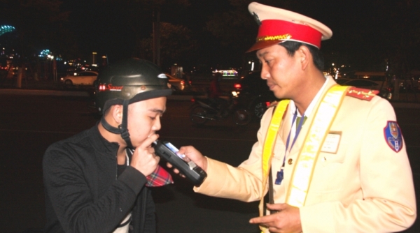 Đà Nẵng: Ra quân kiểm tra nồng độ cồn, ma túy đối với lái xe