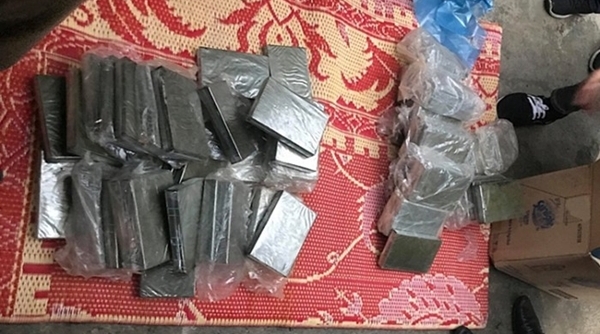 Hà Tĩnh: Phát hiện xe ô tô vận chuyển 120 bánh heroin