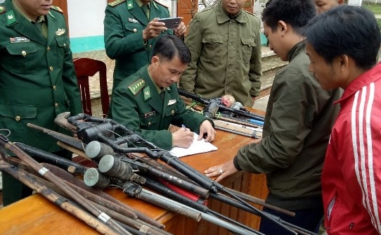 Nghệ An: Đồn Biên phòng Nậm Càn vận động thu hồi 37 khẩu súng tự chế
