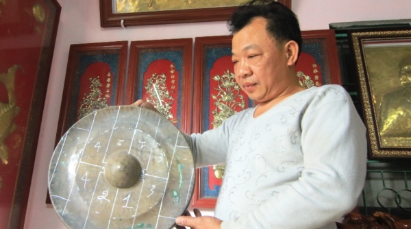 Quảng Nam: Nghệ nhân làng Phước Kiều chế tác chiêng đồng khổng lồ