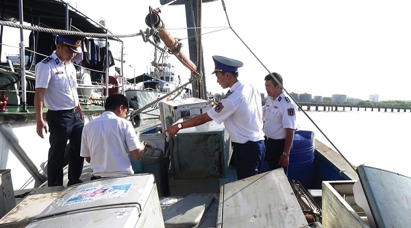 Cảnh sát biển phối hợp với các lực lượng hải quan, biên phòng, QLTT ngăn chặn buôn lậu