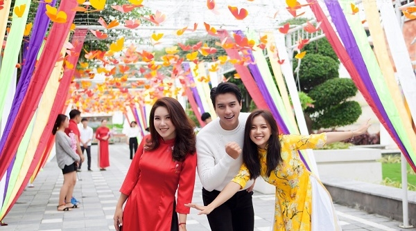 Giới trẻ xúng xính váy áo du xuân tại Sun World Danang Wonders