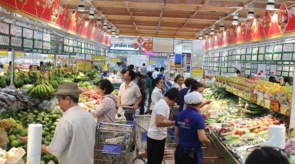 Mồng 1 Tết, giá cả hàng hóa trong siêu thị bắt đầu ổn định
